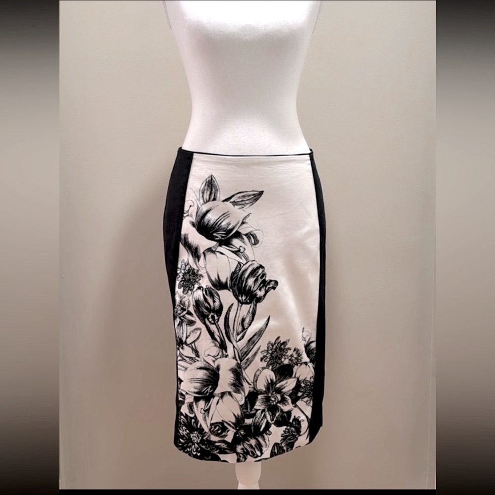 White House|Black Market floral midi pencil skirt in cotton/spandex - Size 4